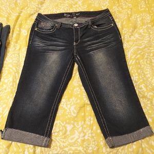 Ariya capris size 15/16 dark blue